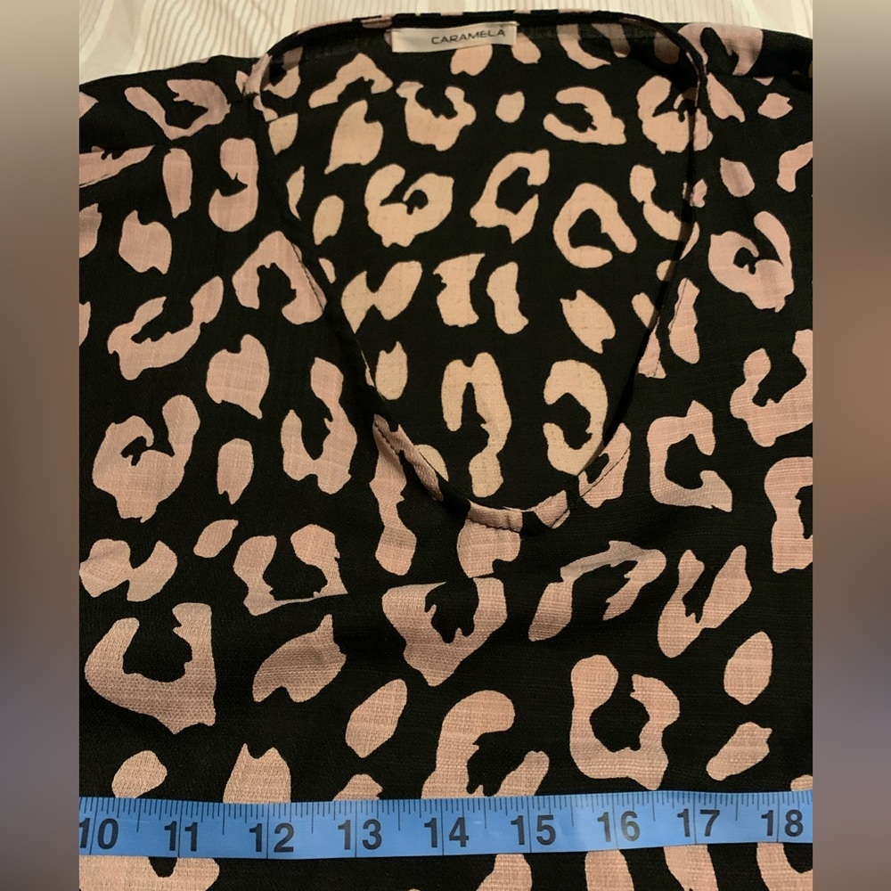 Caramela Large oversized leopard boxy V Neck lightweight dressy blouse - Picture 5 of 5